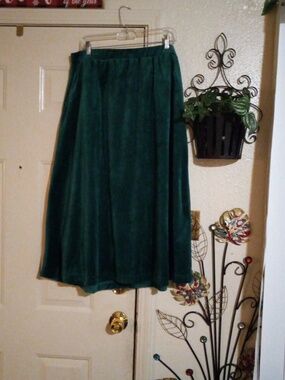 Woman Within  Emerald Green Velvet skirt size 18/20